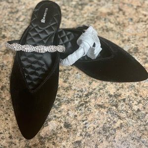 Brand New Size 9.5 Birdies- The Swan, Black Crystal Bracelet